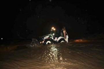 Fatsa'da etkili sağanak; alabalık tesisinde mahsur kalan 5 kişi kurtarıldı