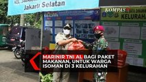 Marinir TNI AL Bagi Paket Makanan, Untuk Warga Isoman di 3 Kelurahan