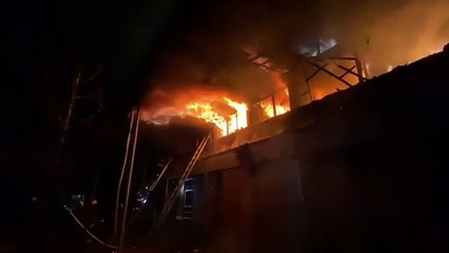 Bomberos combate incendio registrado en Campus San Joaquín de la Universidad Católica