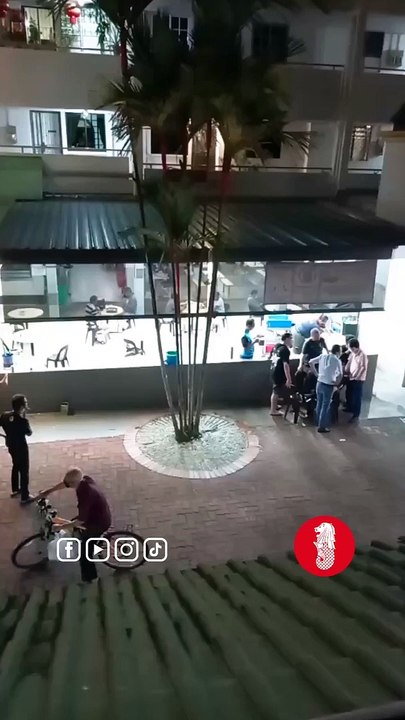 UNCLE DEAD DRUNK AT COFFEESHOP, FINALLY CAN UNLEASHED WITH DINE-IN