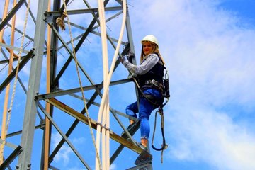 Erkek işi algısını yıktı: Arızalara kadın eli değdi