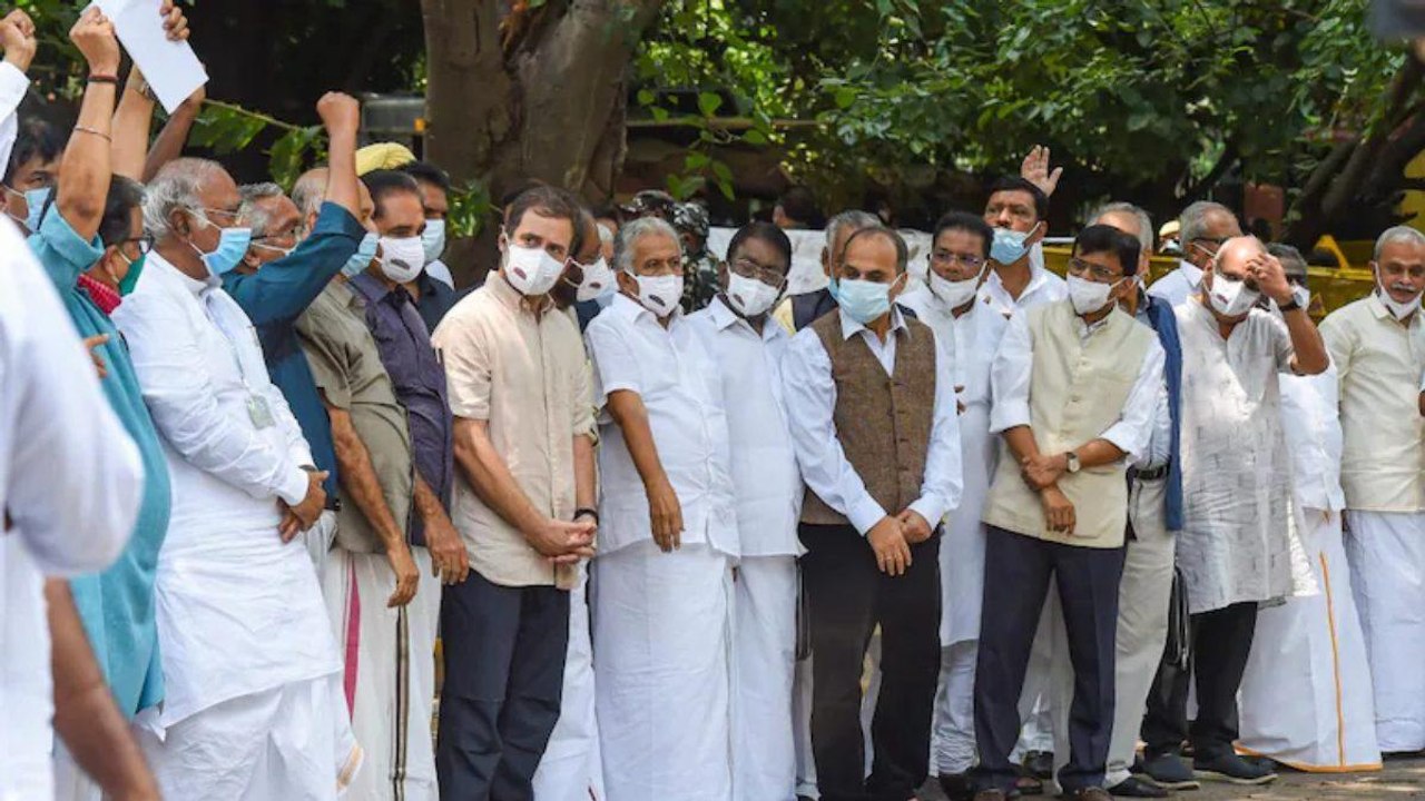 March of oppn,accused of not being allowed to speak in house