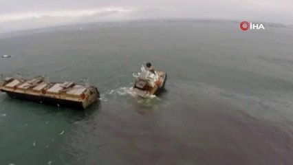 Karaya oturan yük gemisi ikiye bölündü