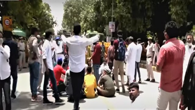 NSUI workers protest in Delhi, Rahul Gandhi also joined