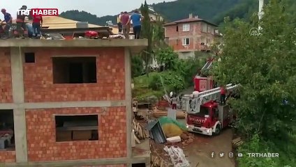 Trabzon'da yıldırım inşaatın çatısını yıktı: 1 ölü, 1 yaralı