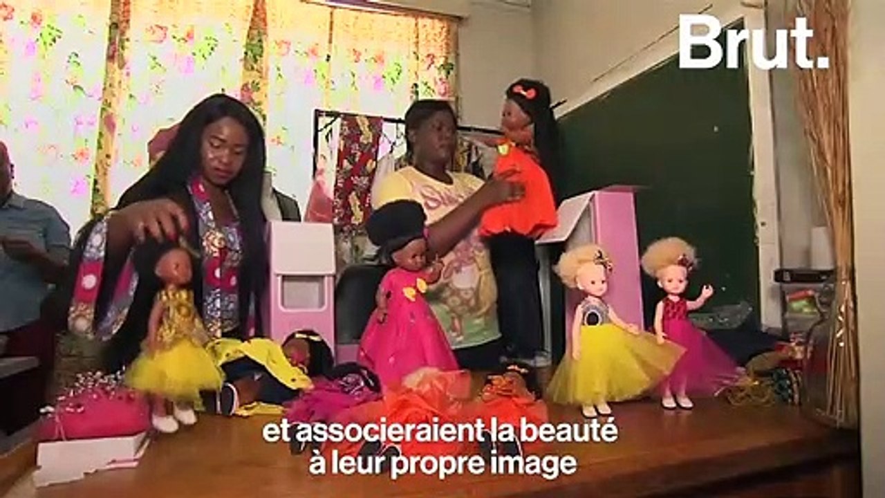 Des poupées pour aider les petites filles sud-africaines à accepter leur identité