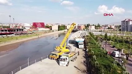 Denizi olmayan Ağrı'ya getirilen balıkçı teknesi ilgi odağı oldu