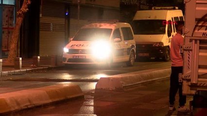 BEYOĞLU'NDA KAFEDE OTURAN 2 KİŞİYE ATEŞ AÇILDI; 1 YARALI