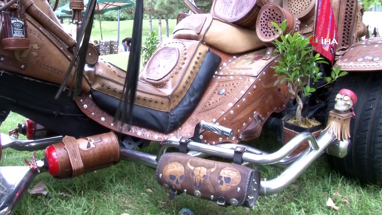 Orman yangınlarına dikkat çekmek için motosikletine ağaç dikti, isimlerini Bodrum ve Marmaris koydu