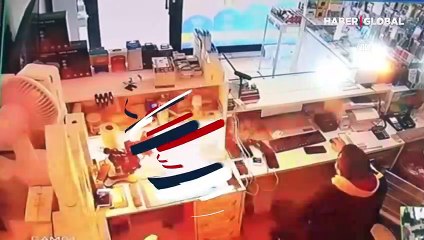 Telefon bataryası bomba gibi patladı