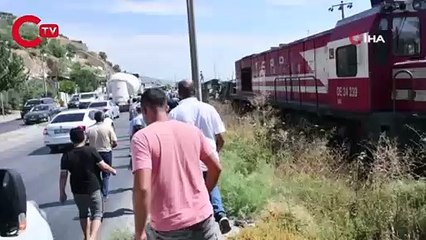 Söke'de TIR, trenin önüne devrildi, facianın eşiğinden dönüldü