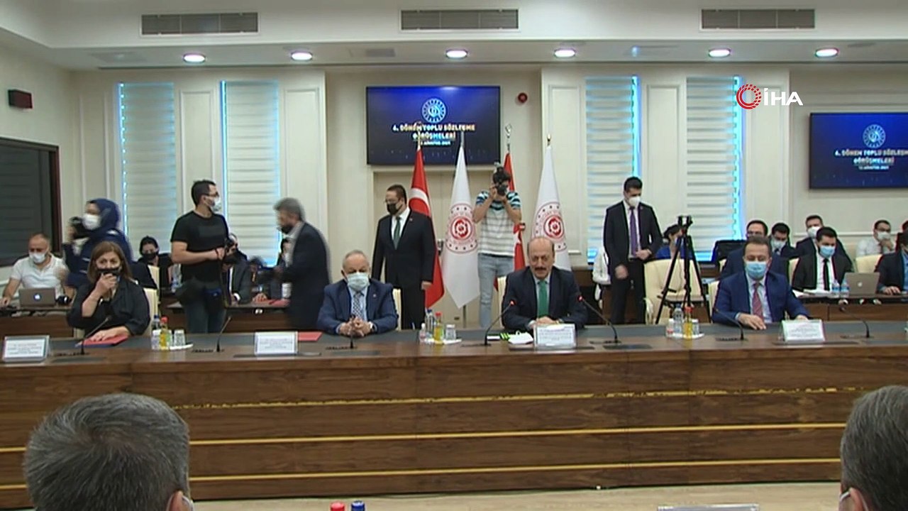 Hükümetin memurlara ve memur emeklilerine zam teklifi: “2022 için altı aylık dönemler için yüzde 5 6, 2023 için yüzde 6 6 artı enflasyon farkı”