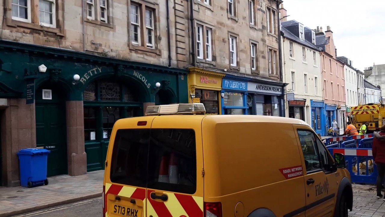 Kikcaldy High Street closed after burst pipe