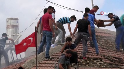 Yanan evde itfaiye ve vatandaşın yangın seferberliği