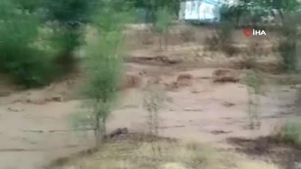 Elazığ'da sel nedeniyle heyelan meydana geldi, yollarda çökmeler oluştu