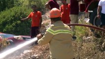 Antalya’da sahile yakın dağlık alanda çıkan yangın ekipleri alarma geçirdi