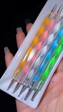 simple flower nail art design for your beautiful hands,