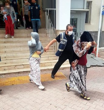 'Kiralık ev arıyoruz' diyerek 158 bin liralık ziynet eşyası çalan 7 kişi yakalandı