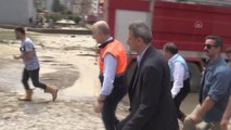 Ulaştırma ve Altyapı Bakanı Karaismailoğlu, sel felaketinin yaşandığı Ayancık'ta inceleme yaptı