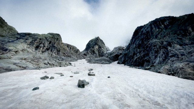 Mont Blanc : la fonte d'un glacier menace les habitants d'une vallée en contrebas