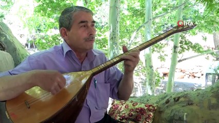 65 yaşındaki Halk Ozanı Eyyübi Todil, okuma azmi ile gençlere örnek oluyor