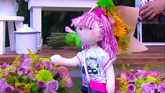 bd-arreglos-florales-que-incluyen-muñecas-de-trapo-120821