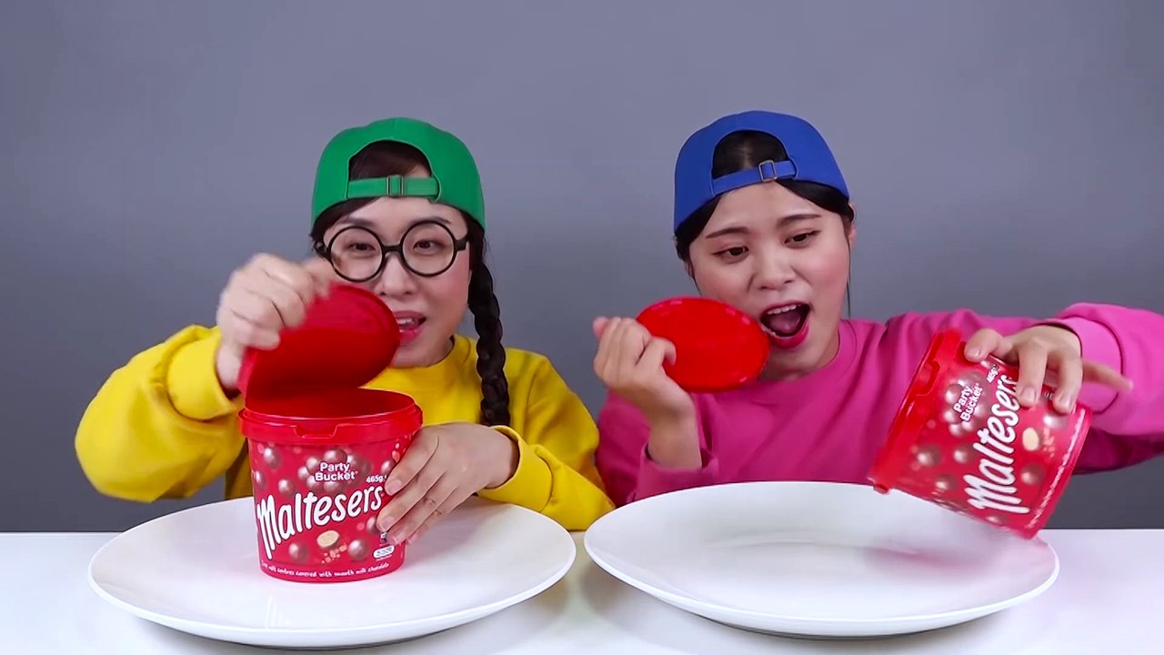 Big Food VS Small Food Challenge 대왕 음식 챌린지 DONA 도나