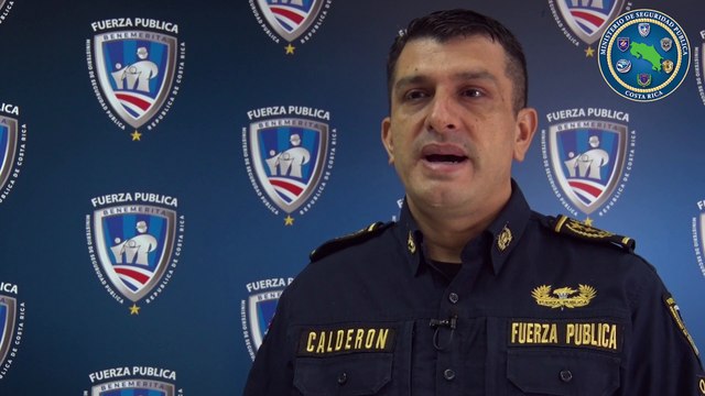 Policía interviene bloqueo en frontera sur y reabre paso a transportistas de mercancíasLas autoridades intervinieron este jueves por la mañana el bloqueo que mantenía cerrado el transporte de mercancías por la frontera sur del país. Oficiales antimotines