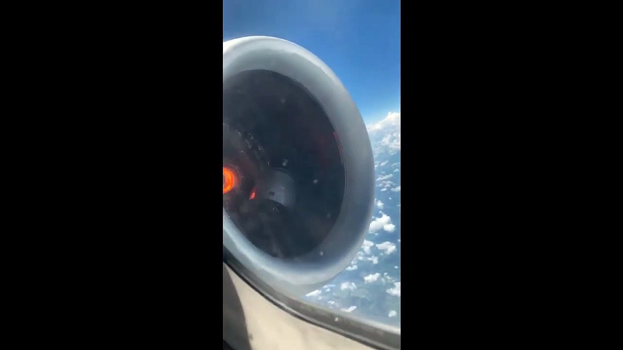 Quand le réacteur de ton avion perd une pièce en plein vol