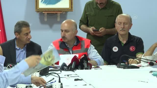 Karaismailoğlu: Sinop ilinde maalesef iki vatandaşımız vefat etti ve kendilerine ulaştık. Kayıplarımız için de arama kurtarma çalışmalarımız yoğun...