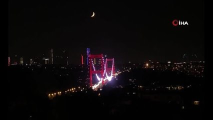 İstanbul'da mest eden ay manzarası