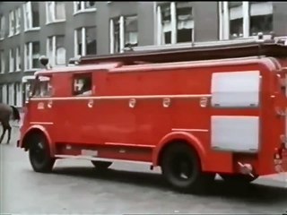 Türklerin yaşadığı binalar taşlanıyor: 1972 Rotterdam