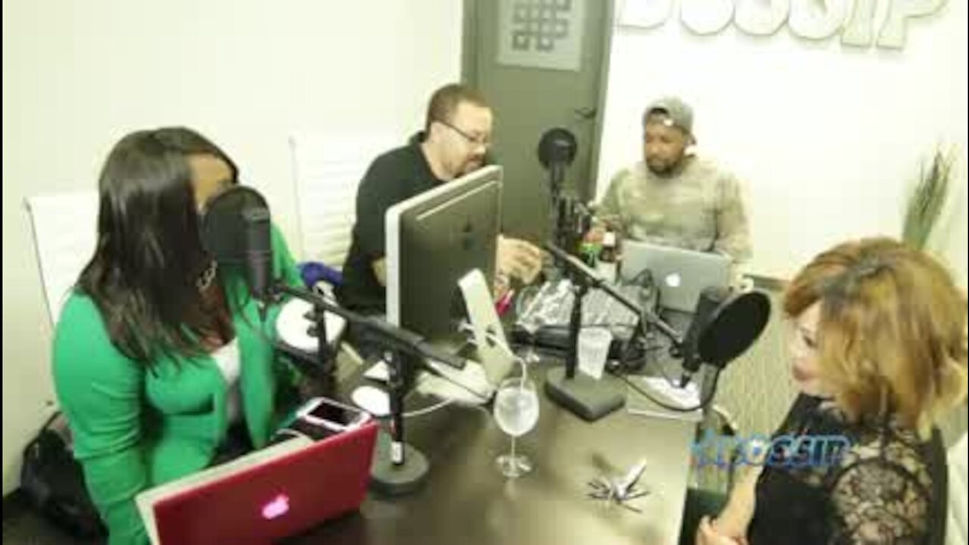 ⁣Tisha Campbell Martin Talks Hosting Tupac & Jada Pinkett Smith For Thanksgiving | Don't Be 