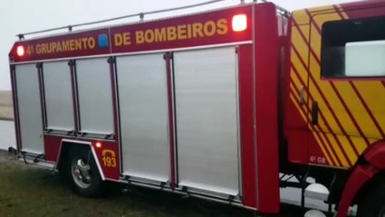 Caminhonete fica destruída após capotamento na PR-180 em Cascavel