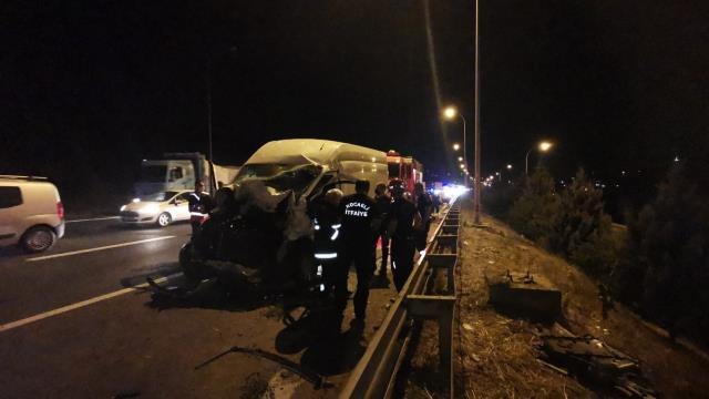 Son dakika haber | Anadolu Otoyolu bağlantı yolunda panelvan sürücüsünün yaralandığı kaza ulaşımı aksattı