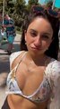 Gina Yangaly actriz caminando por malecon vacaciones Tulum- Mexico - instagram story