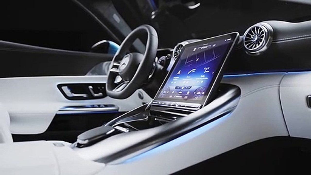 The new Mercedes-AMG SL . Exclusive insight into the interior of||नई मर्सिडीज-एएमजी SL . के इंटीरियर में विशेष अंतर्दृष्टि