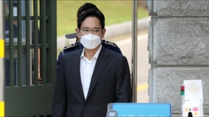 El líder de Samsung sale en libertad condicional tras un polémico indulto