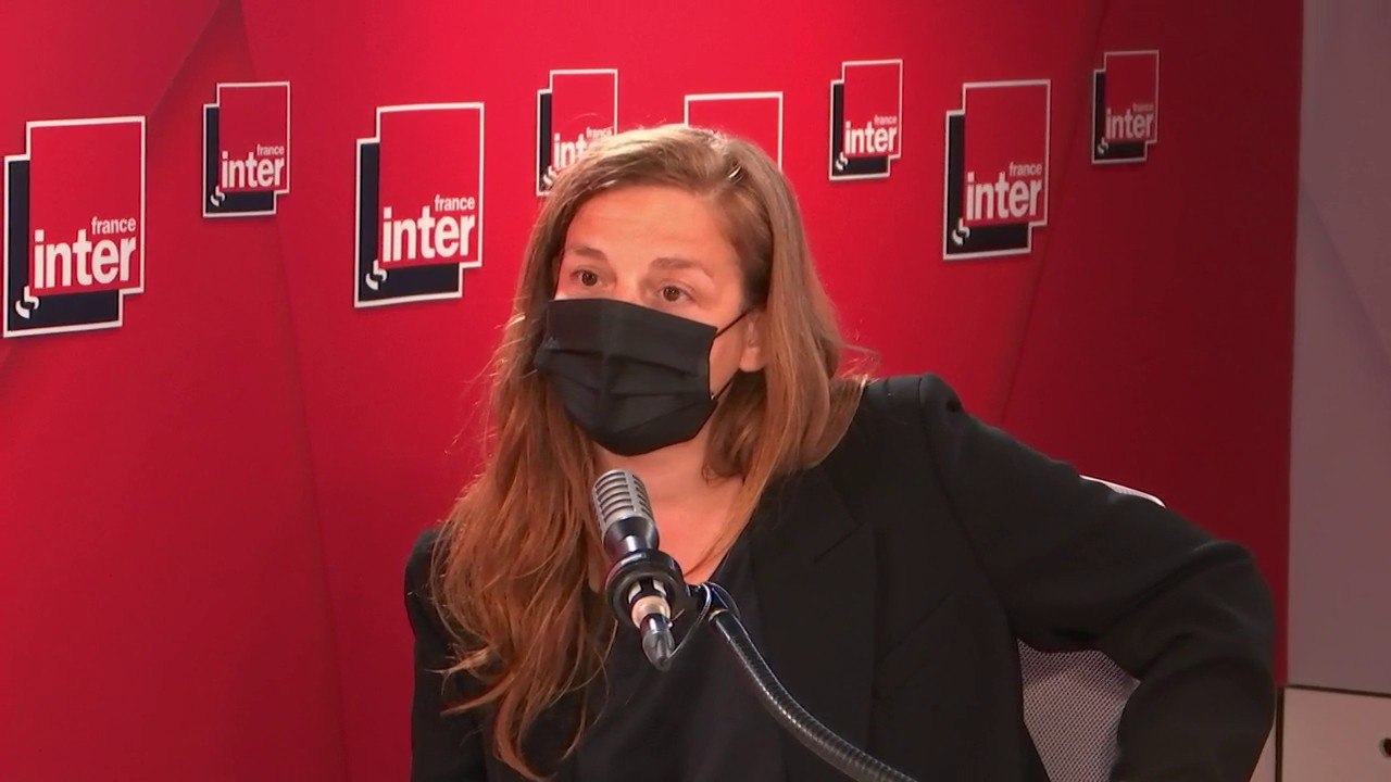 Clarisse Hahn : "L'appareil photo est une sorte de prothèse qui nous projette à la surface du corps de l'autre. Il nous permet de nous cacher, de nous retrancher, pour regarder encore plus intensément."