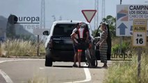 Enrique Ponce y Ana Soria se encuentra con el padre de la almeriense, que estaba montando en bici