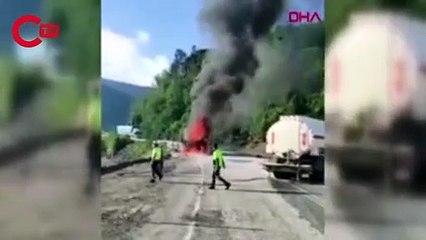 Bozkurt'a yardım malzemesi taşınan TIR'da yangın
