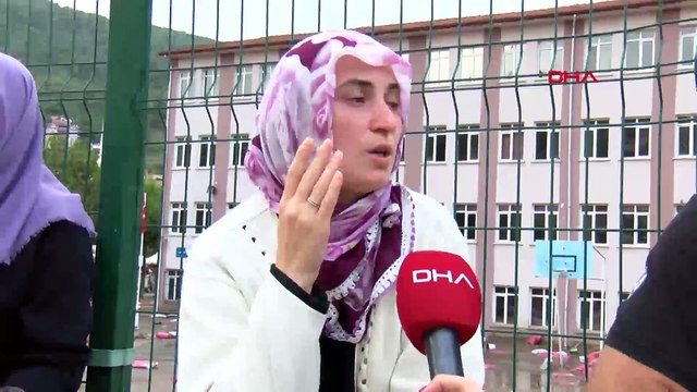 İkiz kızları ve anne babası, binanın çökmesiyle sel sularında kayboldu: 5 saat müdahale etmediler