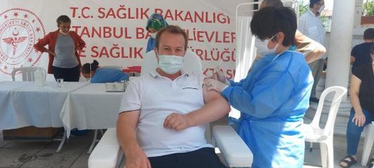 Bahçelievler'de cami avlusuna seyyar aşı istasyonu kuruldu
