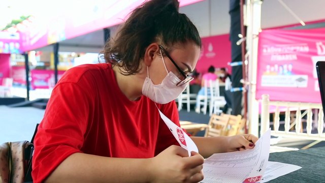 İBB, İstanbul'un farklı noktalarına ücretsiz tercih danışma merkezleri kurdu