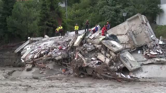 KASTAMONU - Bozkurt'ta sel nedeniyle taşan Ezine çayında çalışmalar devam ediyor (2)