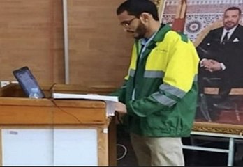 شاب مغربي يناقش رسالة الدكتوراه بزيّ عامل نظافة تقديراً لجهودهم الاستثنائية