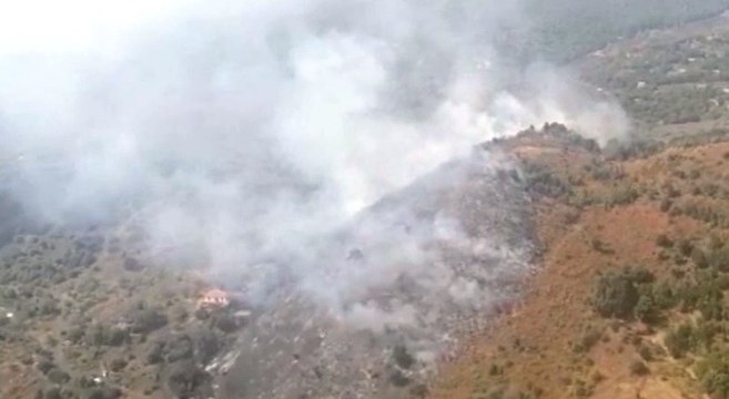 Belpasso (CT) - Incendi boschivi, in azione elicottero dei Vigili del Fuoco (13.08.21)