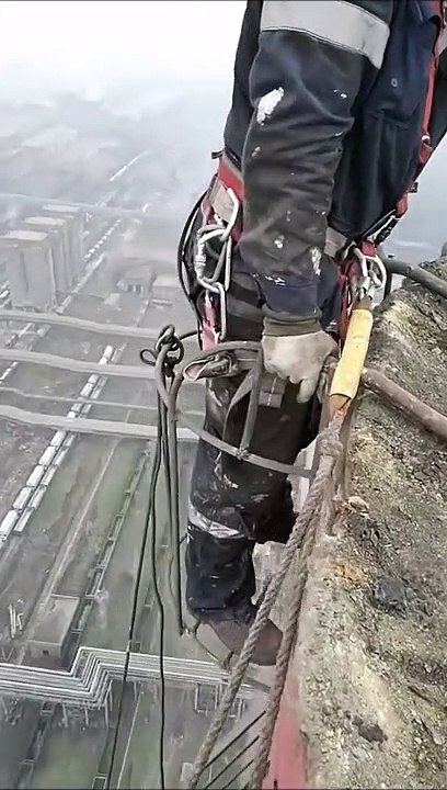 Un métier très risqué... vertige interdit