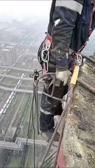 Un métier très risqué... vertige interdit