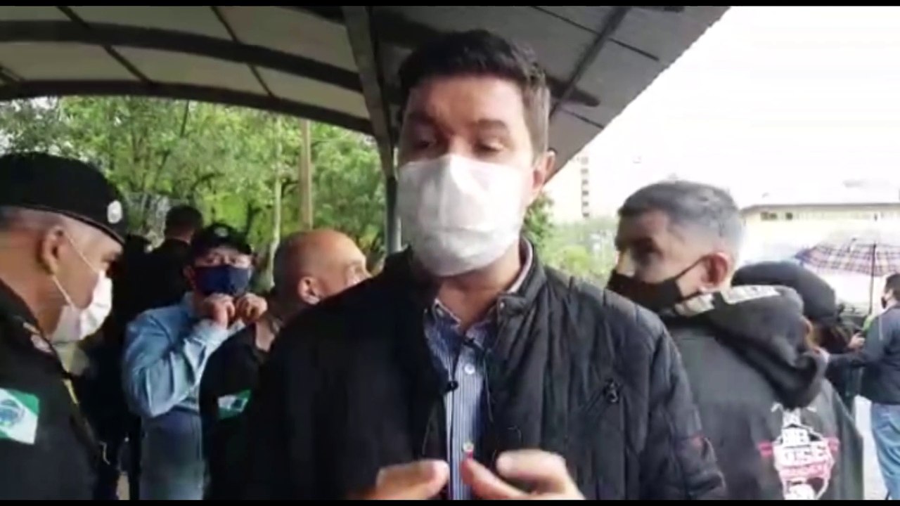 Durante entrega de viaturas, Chefe da Casa Civi...